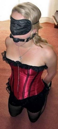 Propose ma femme soumise à messieurs mûrs
