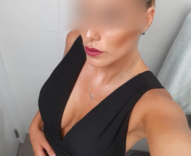 Jeune femme en stage sur Bordeaux cherche à faire connaissance et pourquoi pas flirter