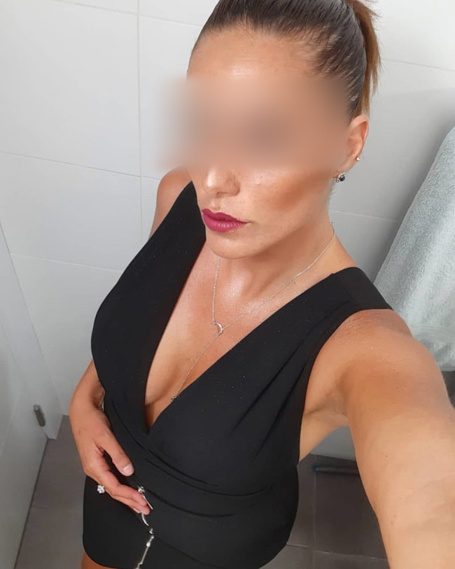Jeune femme en stage sur Bordeaux cherche à faire connaissance et pourquoi pas flirter