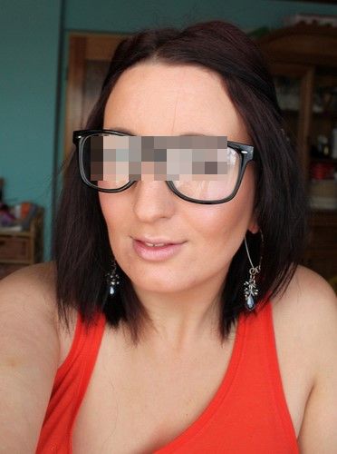 Meuf à lunettes veut se faire prendre en levrette